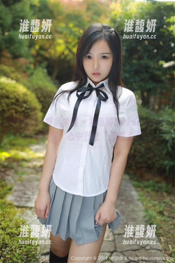 MFStar模范学院-柳侑绮Sevenbaby MFStar模范学院 - 柳侑绮Sevenbaby短裙图集,心中默念“别想太多”