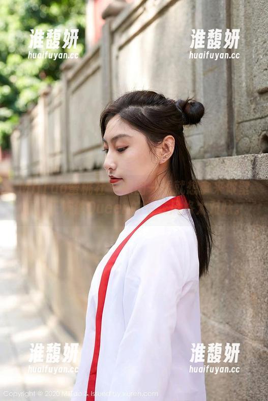 MiiTao蜜桃社-王婉悠Queen MiiTao蜜桃社 - 原图一看就想拿来做壁纸,王婉悠Queen的毛衣风格太对味。