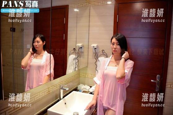 PANS - 小颖的牛仔裤：网盘里藏着不一样的曲线？快来下载试试！