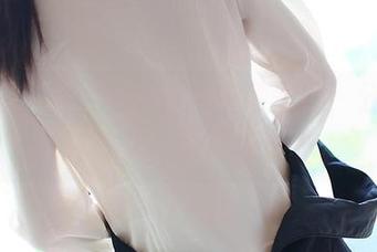 你相信吗？ROSI的水手服美图，分享完可能让我一秒脱离地球。