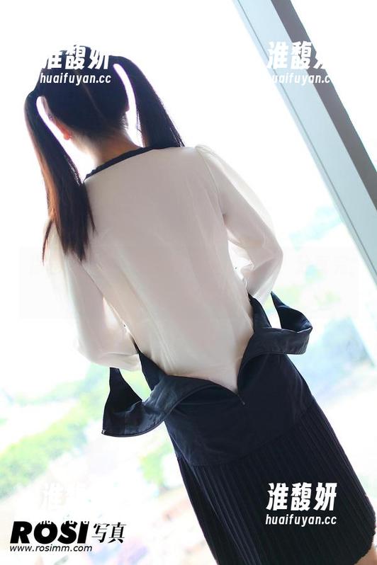 ROSI 你相信吗?ROSI的水手服美图,分享完可能让我一秒脱离地球。