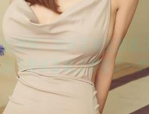 UGirls尤果网 - 女仆写真里的张之龄，注意力在那条边边上停留了一会…