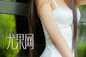 UGirls尤果网 - 杨晨晨的办公室：无圣光，但姿态不凡