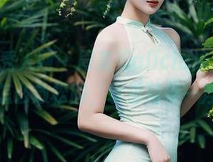 Xiuren秀人网 - 周美美alicia泳池图包，别问我怎么放松的，水里随便一浮就好。