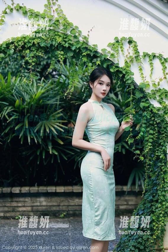 Xiuren秀人网-周美美alicia Xiuren秀人网 - 周美美alicia泳池图包,别问我怎么放松的,水里随便一浮就好。