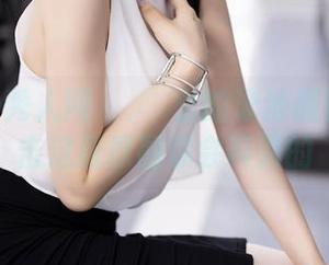 Xiuren秀人网 - 婠婠么的泳池趣多多：点击这张原图你会爽到的