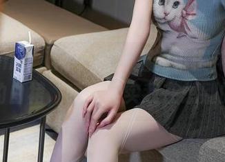 Xiuren秀人网 - 图片上的小樱花baby和她的白裙，唔…其实我在想别的事。