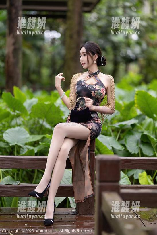 Xiuren秀人网-萌白酱 Xiuren秀人网 - 从图库里偷偷拿走萌白酱的美脚资源,你敢试试?