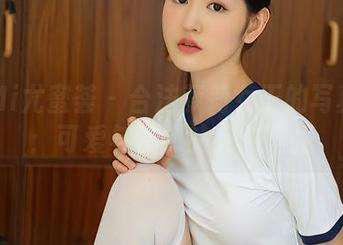 YouMi尤蜜荟 - 合法萝莉女王的写真图集：可爱与威严的完美碰撞