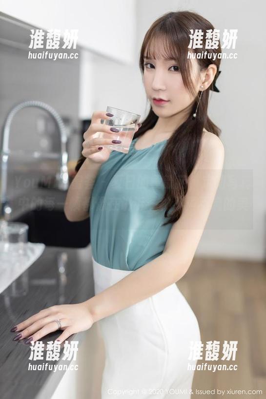 YouMi尤蜜荟-黄歆苑 YouMi尤蜜荟 - 夏日的黄歆苑,定制写真中的每一帧都像在讲诉一种不声不响的美。