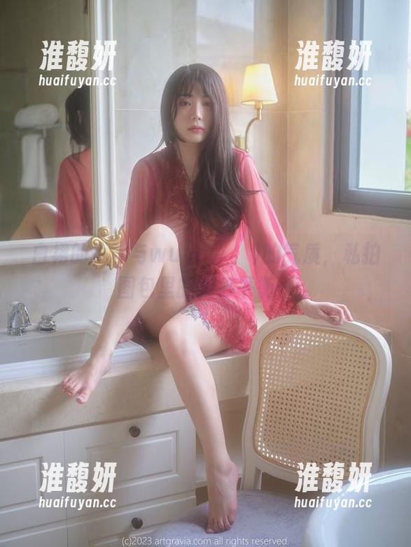 白裙的优雅与wuyo(우요)的气质，私拍图包里的微妙平衡…