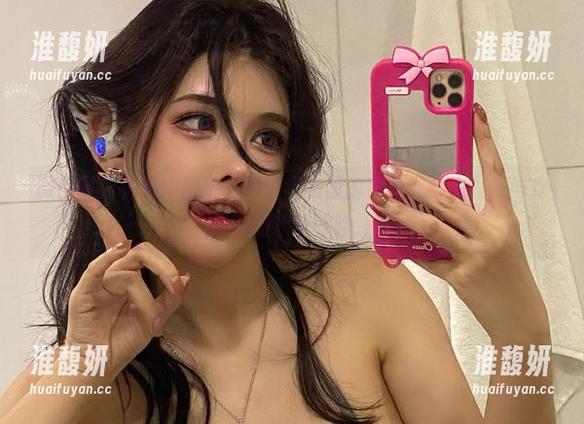 于芷晴 微密圈 - 画面中的于芷晴:厨房里的“免费时光”,与众不同的欢快体验。