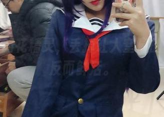 你烨烨的花精灵，丢掉让人窒息的圣光，反而鲜活。