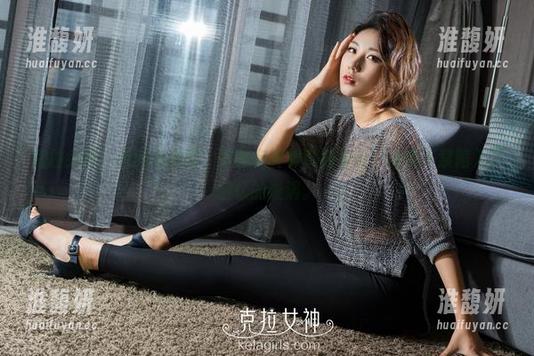 克拉女神-凌雪 克拉女神 - 校服与凌雪,似乎有种神奇的组合,让我不禁陷入了回忆的漩涡。