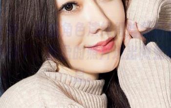 克拉女神 - 御姐角色演绎得恰到好处，不同的光线下，盈盈的照片透出微妩媚的气息。