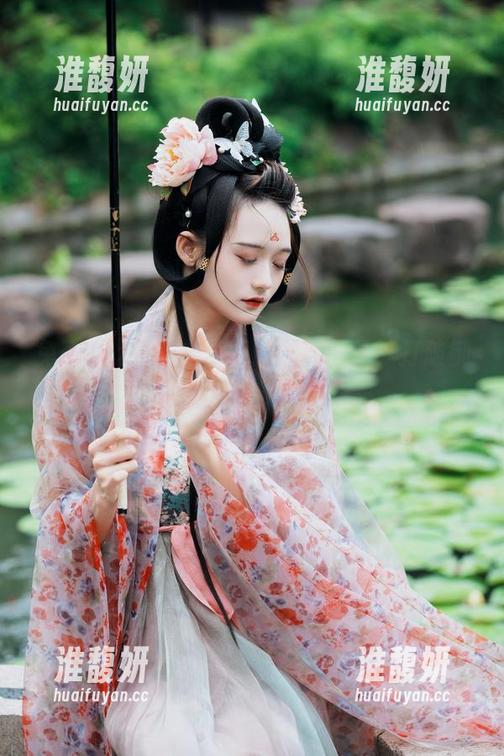 兔子Zzz不吃胡萝卜的最新图片，打破御姐的刻板印象！