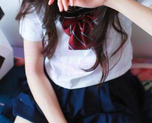 兔玩映画白丝袜合集：真实女子的优雅与随性，我的眼神停留在哪里呢？