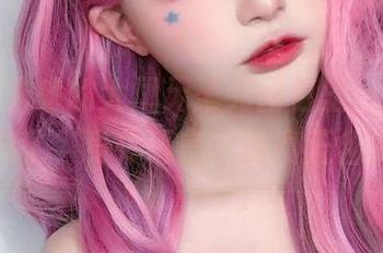 在千夜未来的大凤无圣光图包里，我突然明白了‘身体语言’的真正含义。
