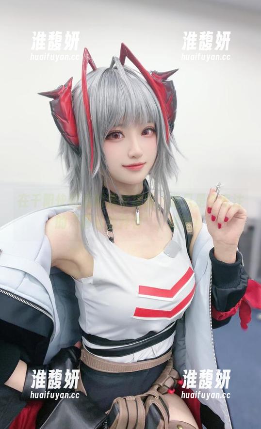 千阳快起床 在千阳快起床的连衣裙前,我只是个专注的“盲目崇拜者”,哈哈!