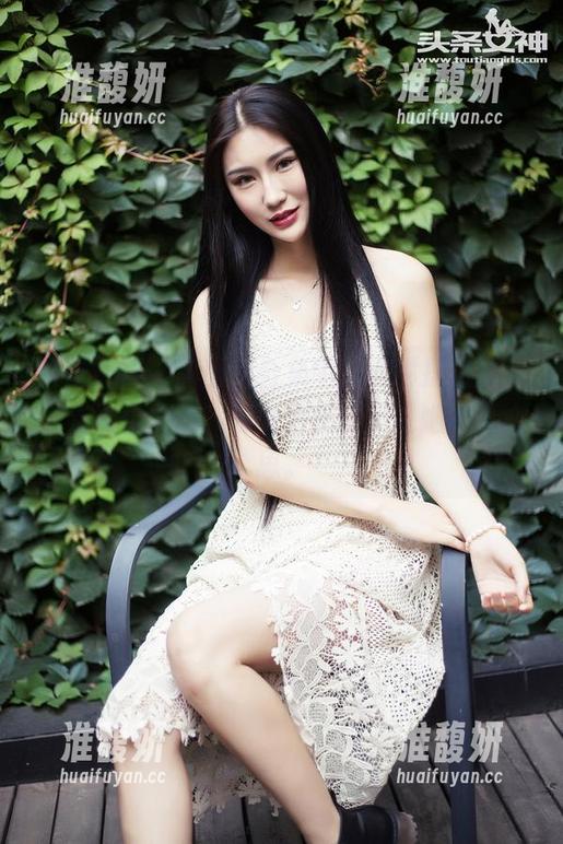 头条女神-琳琳 头条女神 - 高画质合集中,琳琳摆出的万圣节姿势太甜,别以为我没发现她的小心思。