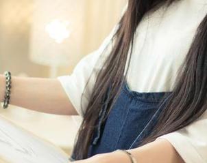 头条女神 - 申美嫣的校园私房写真：你能想象冒着作业压力走红毯吗？