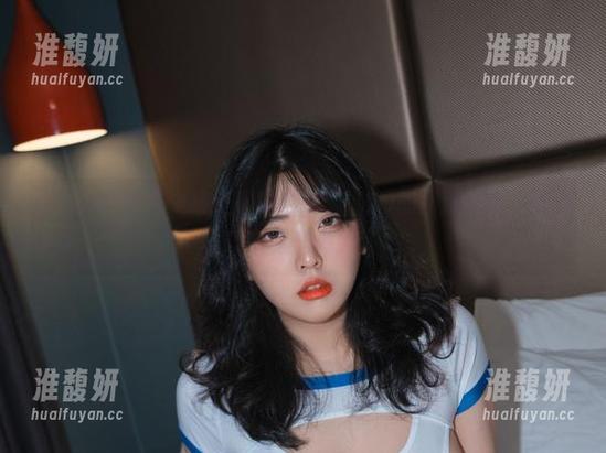 圣诞公仔今儿个搭上了宋哈娜(송하나)的高清美图，效果不要太出奇哦。