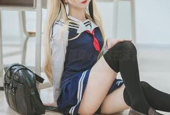 碧蓝档案合集，看封疆疆v如何在泳装中游刃有余