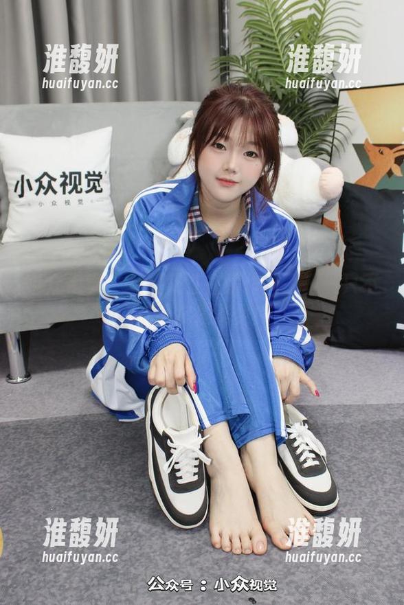 小众视觉-灵灵 小众视觉 - 灵灵又在在线作画了——只不过这次是美足!