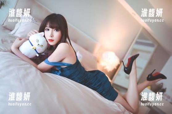 穿短裤的小酥酱，COS的背影太有气质，图包会不会爆灯？