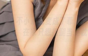尤果网 - 一不小心就变成了菲儿的美腿墙纸的我，在家只想找腿当抱枕！