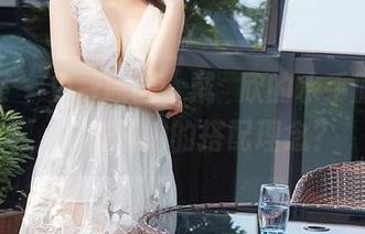 尤蜜荟 - 免费原图，戴渃欣的水手服上线，谁来猜她的搭配理念？