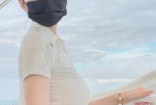 微密圈 - 左公子666的私房漫步：肉丝的美图，越看越有话题的潜力。