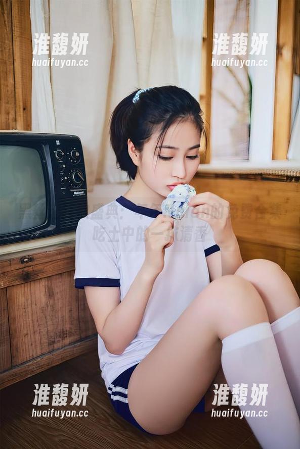 年年Nnian 黑丝迷狂欢盛典:年年Nnian的免费合集吃土中的一抹清香