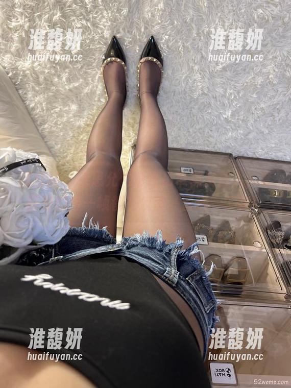微密圈 - 张思允化身白吊带袜发言人，套图里的每一帧都在反击‘普通’二字！