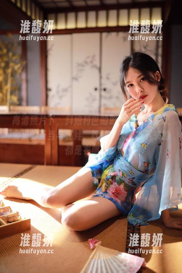 高清照片下，抖娘利世的职业装就像是现实里的亚当与夏娃，叹气，天上掉下来的都是衣服嘛。