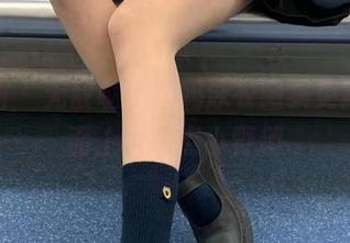 微密圈 - 无敌哒小姨妈泳衣图集更新，水面上也撒点小野趣