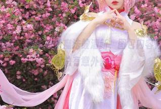 桃暖酱就在这儿，美足宛如魔法般清新，图包内容得低调点，毕竟总有意外。