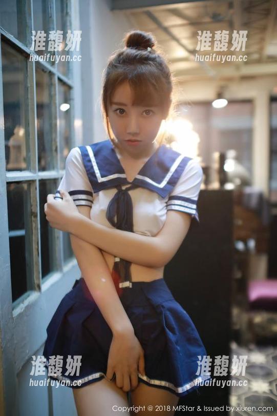 模范学院-伊小七MoMo 模范学院 - 妹妹也疯狂:伊小七MoMo的写真图集,眼神儿透出啥意思?