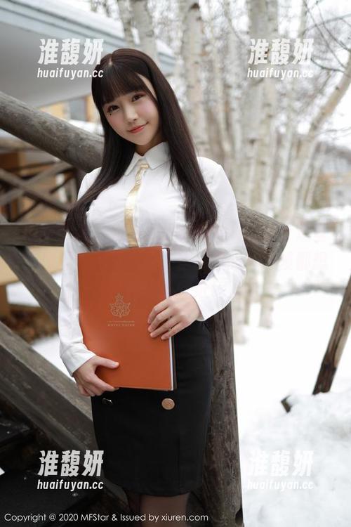 模范学院-妞妞koko 模范学院 - 妞妞kokorocking护士造型,原图中气场真强,作品里的每一帧都想拿去做壁纸!
