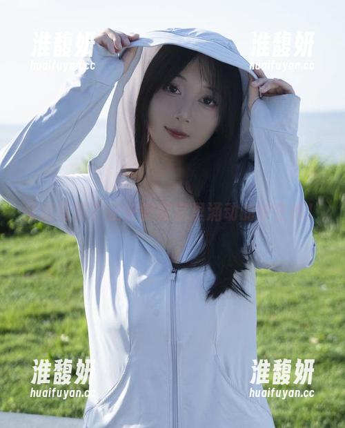 浅安安 全套写真?浅安安教室里涌动的学生缘!