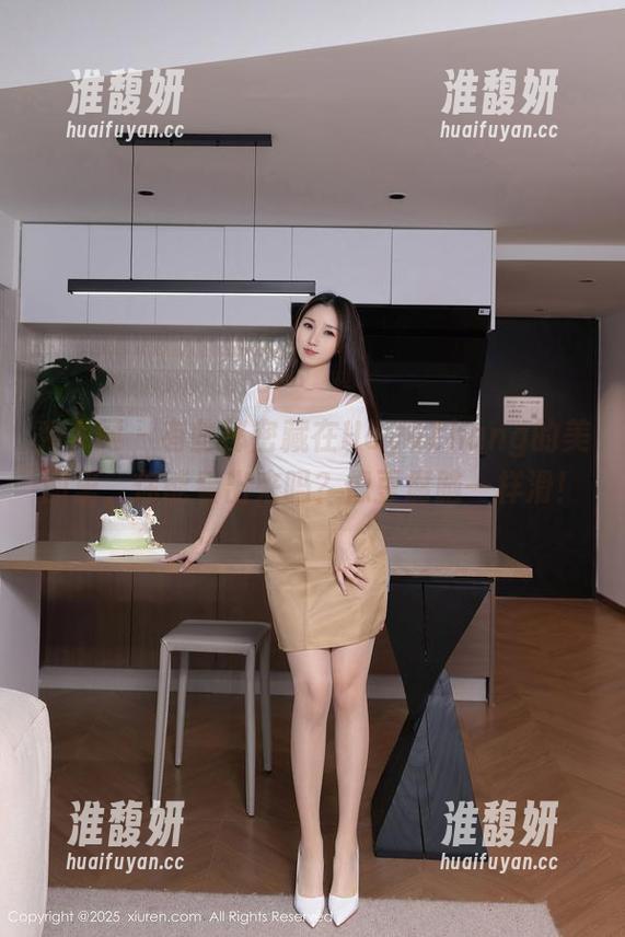 秀人网-HeyuZhang 秀人网 - 有些秘密藏在HeyuZhang的美图里,你能看出来吗?像豆腐脑一样滑!