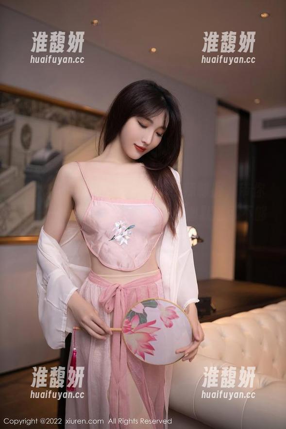 秀人网 - 抓住z杯悠悠的热辣制服，带你飞——精美高清美图，没点幽默感可不够！