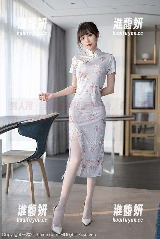 秀人网 - 李丽莎的短裤大集合，高清无死角，完美展示了她的小腿啊～好想摸一摸！