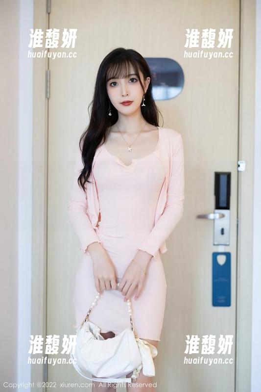 秀人网-糖果儿 秀人网 - 上线啦!糖果儿双马尾原图、少女风暴来袭,你的邮递员也快要把我推倒了嘛~