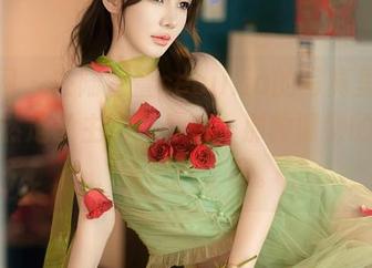 秀人网 - 在陆萱萱cecillia的写真里，棉袜俨然成了主角。你看，那种慵懒的气息，太好玩了吧。