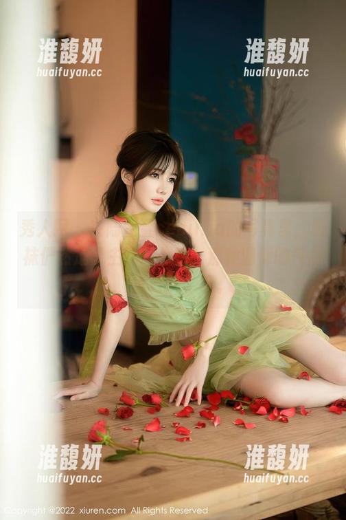 秀人网-陆萱萱cecillia 秀人网 - 在陆萱萱cecillia的写真里,棉袜俨然成了主角。你看,那种慵懒的气息,太好玩了吧。