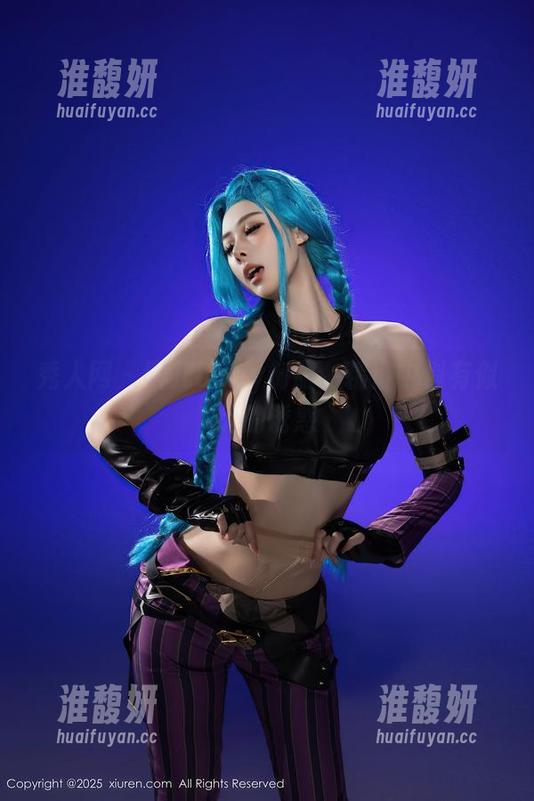 秀人网-雨儿baby 秀人网 - 雨儿baby制服,精选中似有似无的诱惑