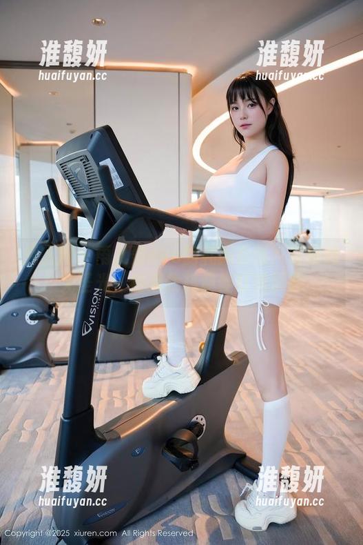 秀人网-雨儿酱eve 秀人网 - 雨儿酱eve的礼服合集:说好的无圣光,结果我却傻傻盯着屏幕