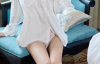 秀人网 - 裸足的自由——顾楚楚的定制写真，让人生出一种想与之共舞的冲动。
