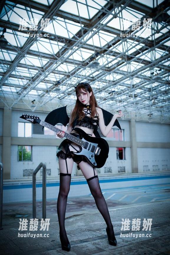 翎柒菜菜的写真，女孩瞬间变身小狐狸